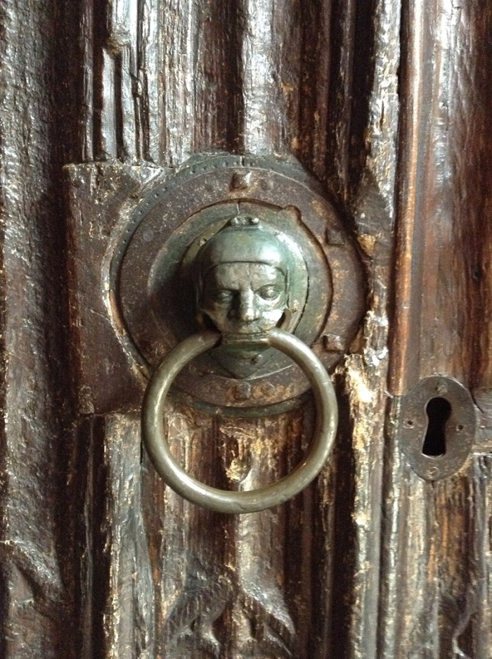 Shakespeare-burialsite-door-knocker