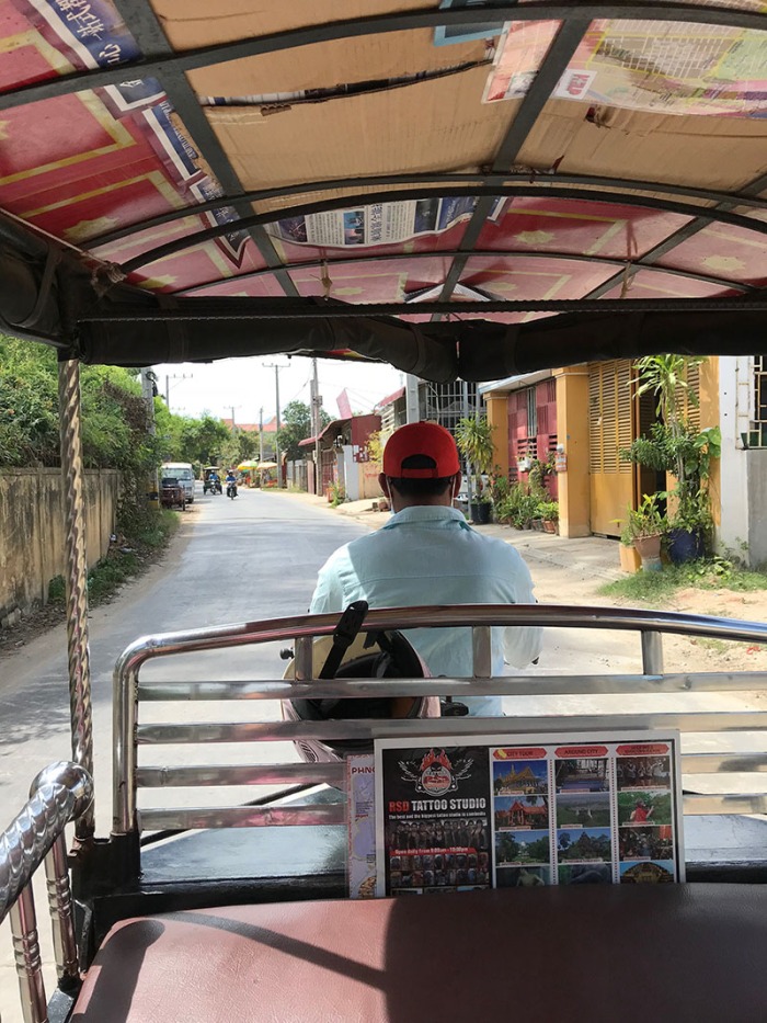 tuktuk-quietroad
