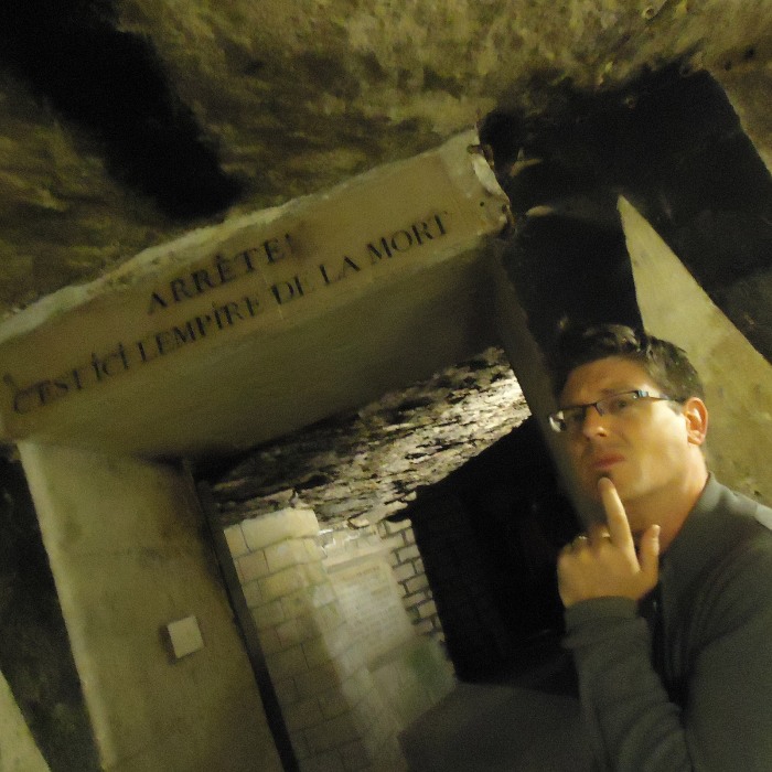 Paris-catacombs-doortodeath